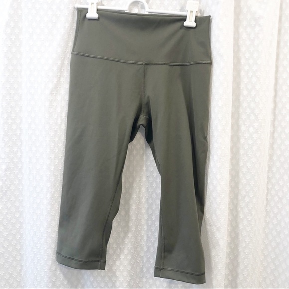 lululemon athletica Pants - LULULEMON • army green wunder under crop SIZE 8